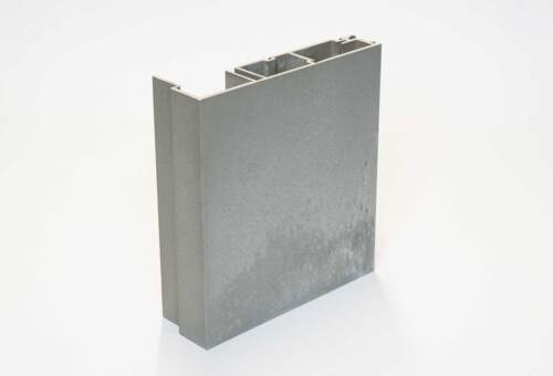 Aluminum facade component coated with concrete