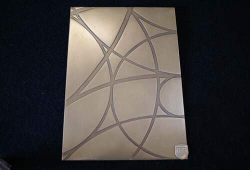 Bronze Oberfläche mit geometrischen Formen